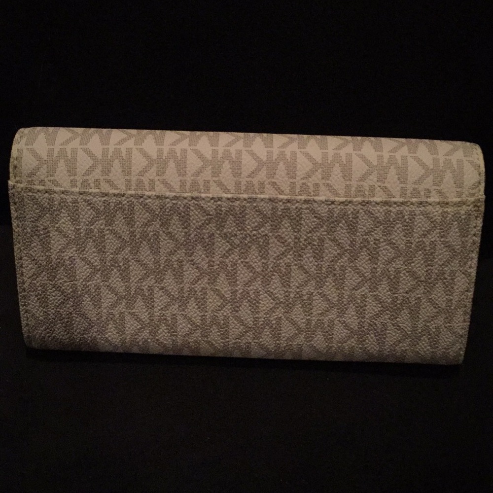 New Michael Kors wallet - Picture 3 of 7